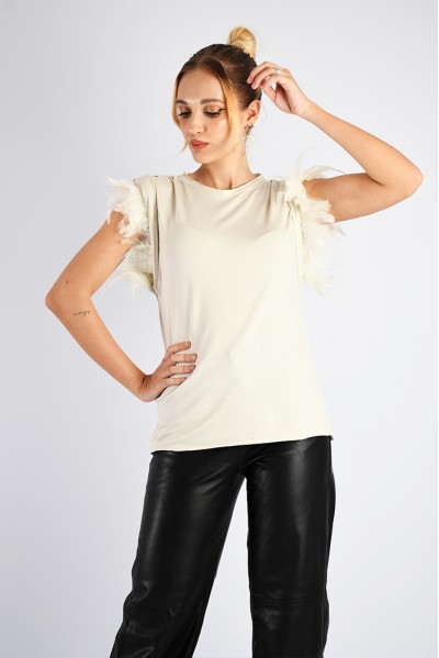 Elia - Tricou ivoire cu pene aplicate Elia - Tricou ivoire cu pene aplicate